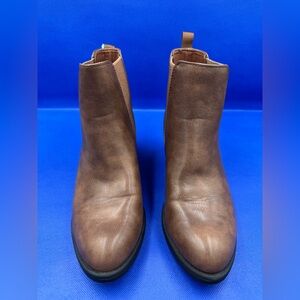 NIB! Women’s Brown Chelsea Ankle Boots